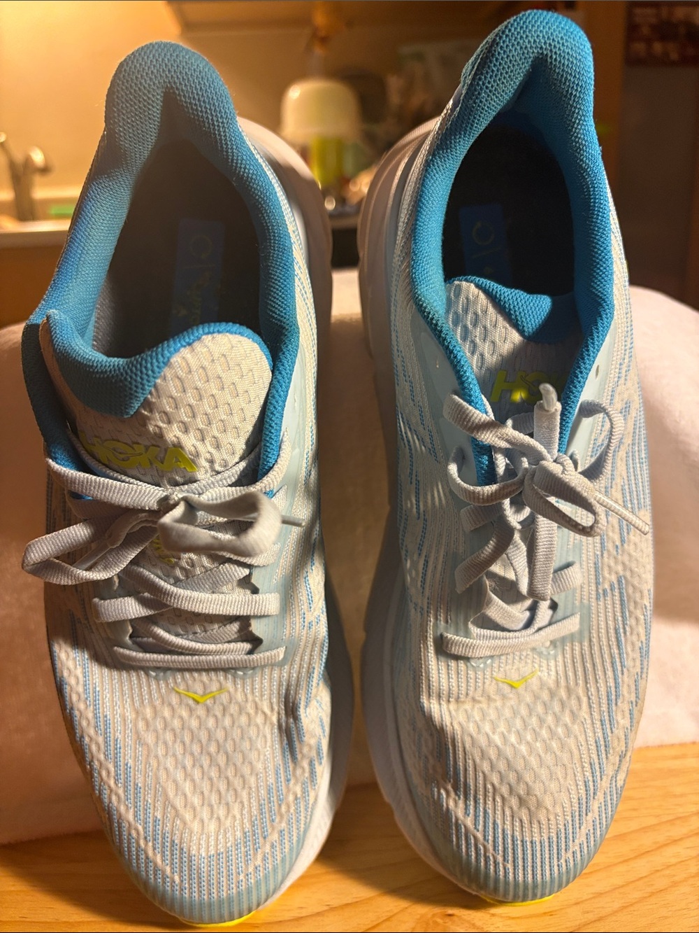 Hoka Clifton 9 Kids 6.5 / Woman’s 8 White and Light Blue Athletic Sneakers